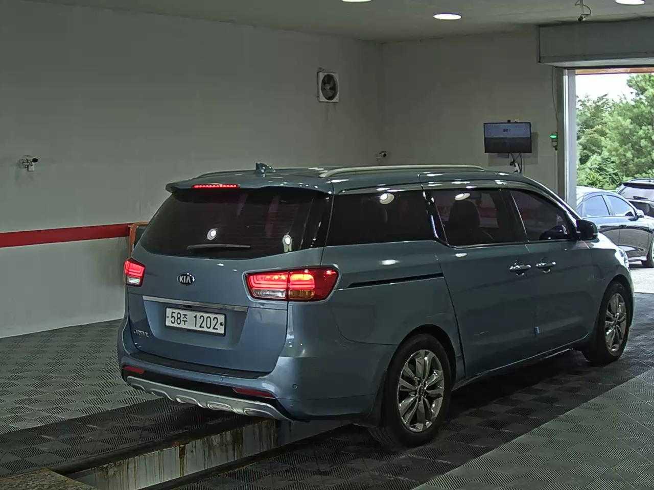Kia Carnival 2.2 CRDi 3