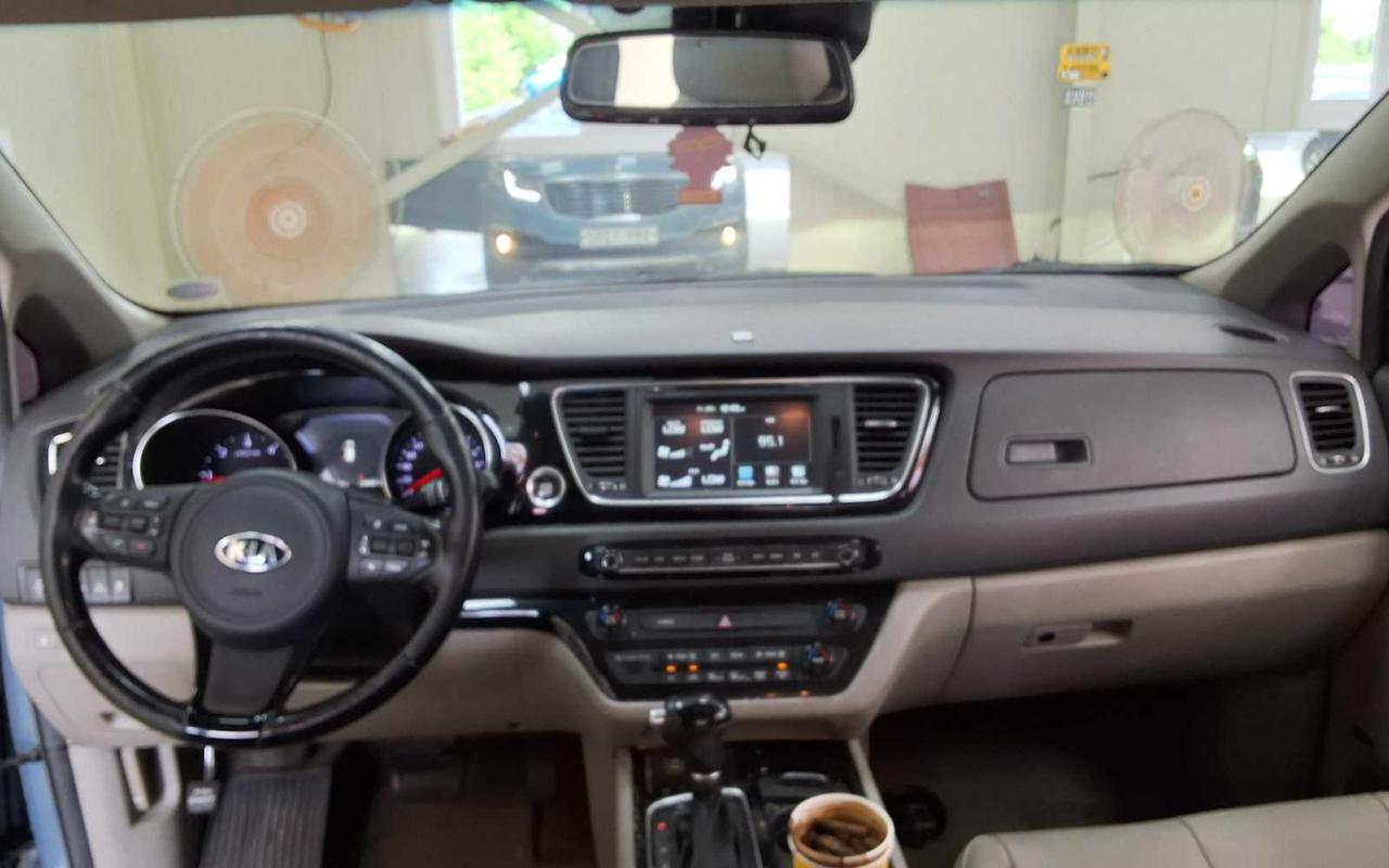 Kia Carnival 2.2 CRDi 4