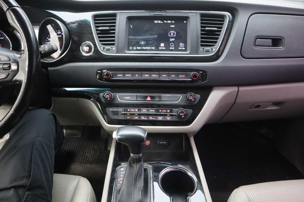 Kia Carnival 2.2 CRDi 4