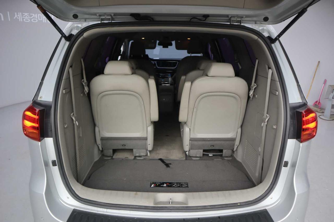 Kia Carnival 2.2 CRDi 8