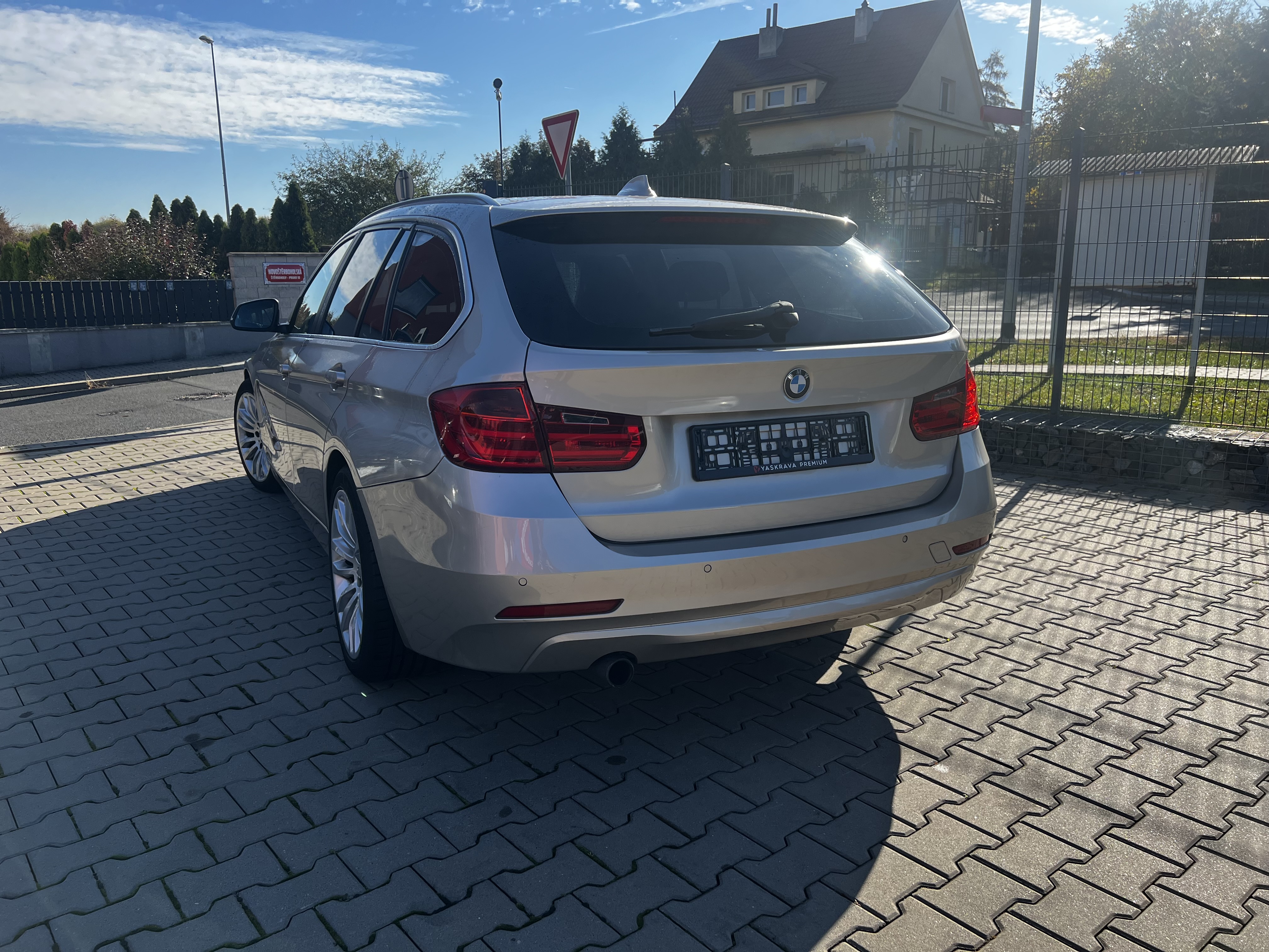 BMW 320d EfficientDynamics 8