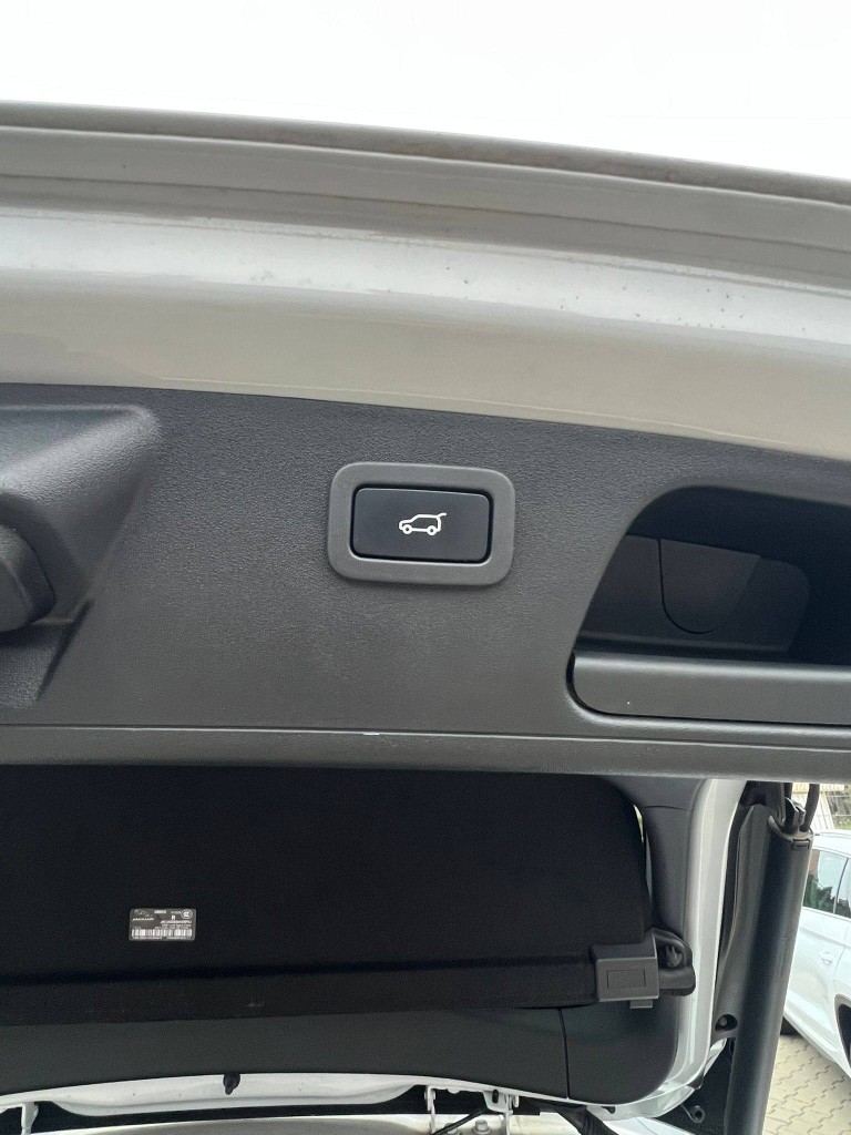 Jaguar E-Pace R-Dynamic 5