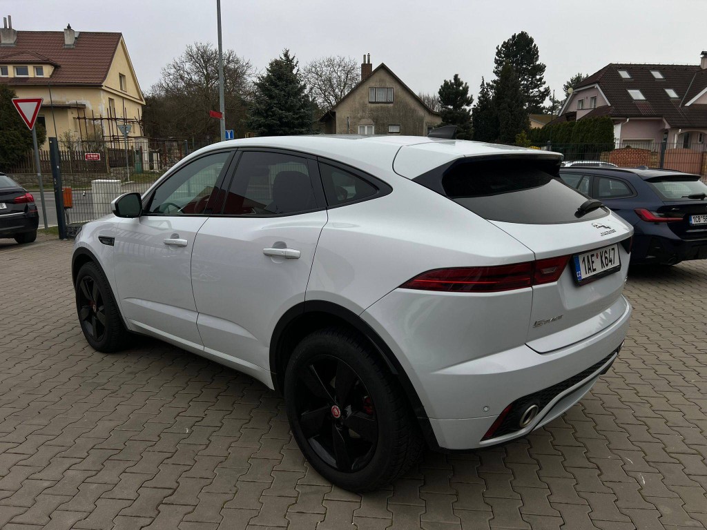 Jaguar E-Pace R-Dynamic 6