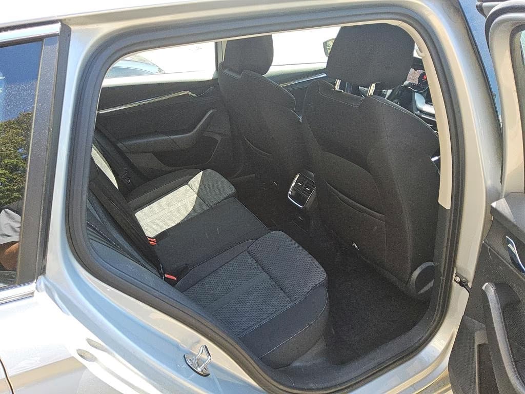 Skoda Octavia 2.0 2023 6