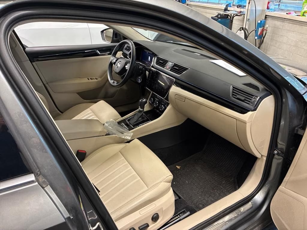 Skoda Superb 2.0 2023 5