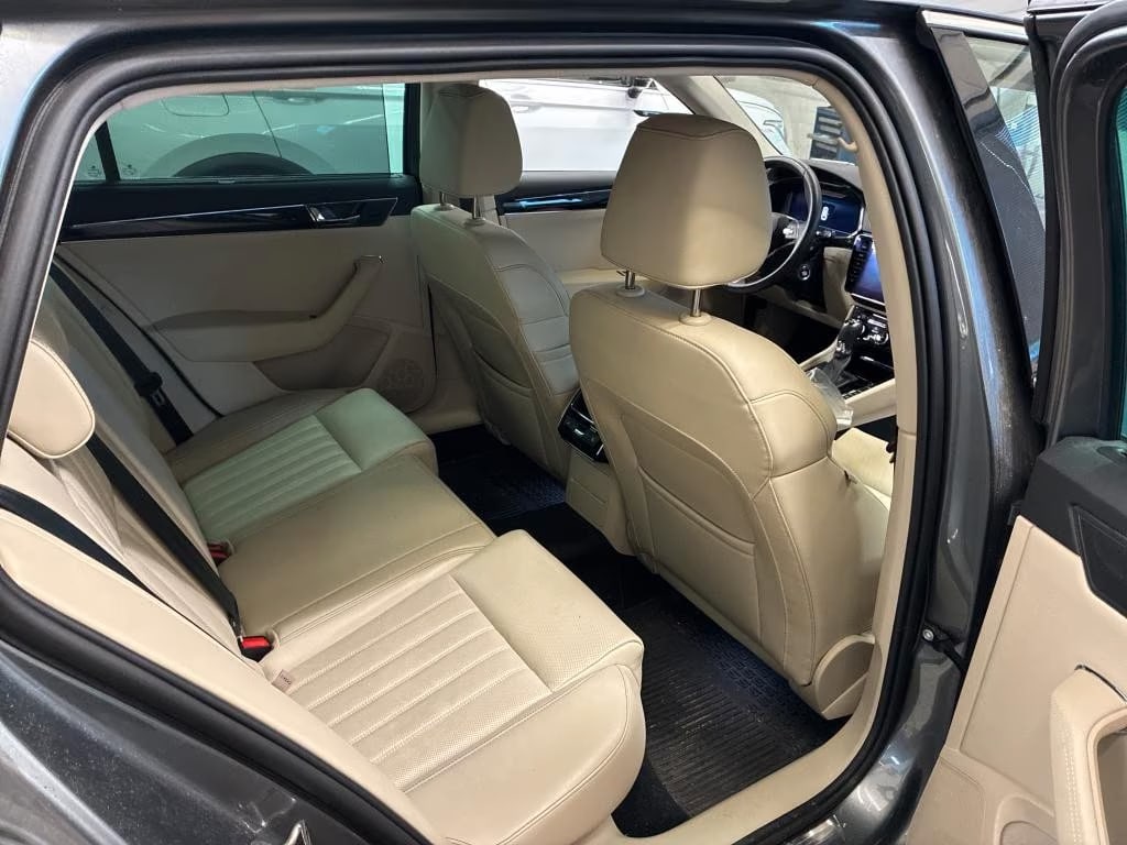 Skoda Superb 2.0 2023 6