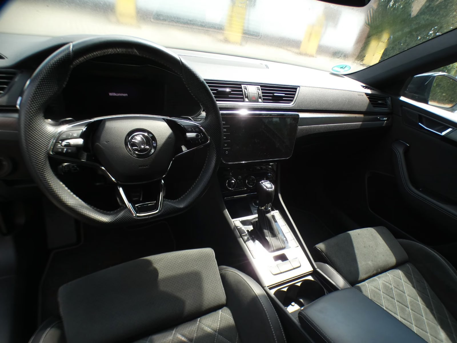 Skoda Superb 2.0 2023 9