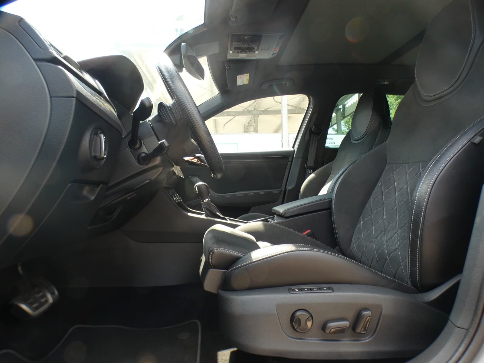 Skoda Superb 2.0 2023 10