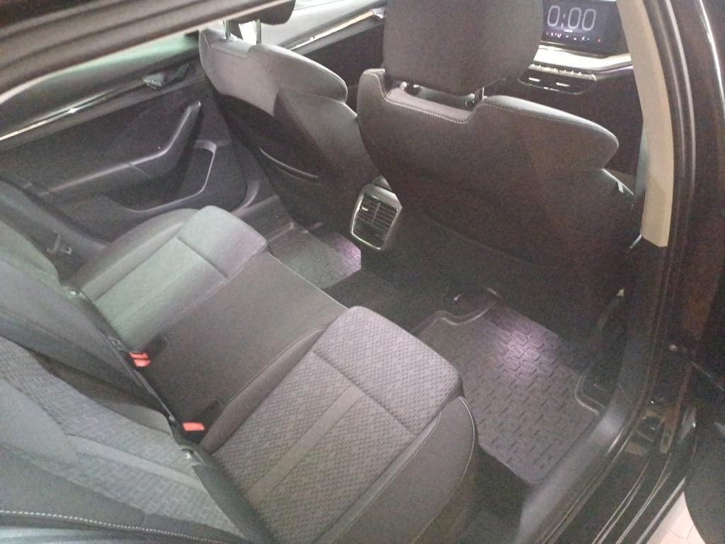 Skoda Octavia 2.0 2023 6