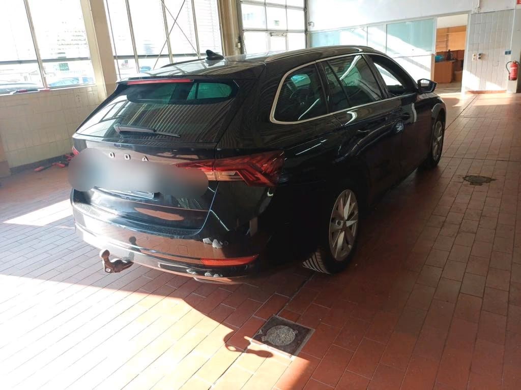 Skoda Octavia 2.0 2023 4