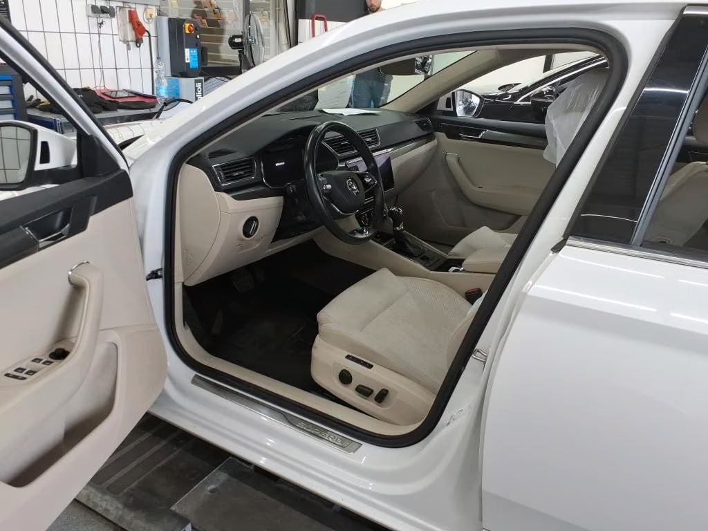 Skoda Superb 2.0 2021 5
