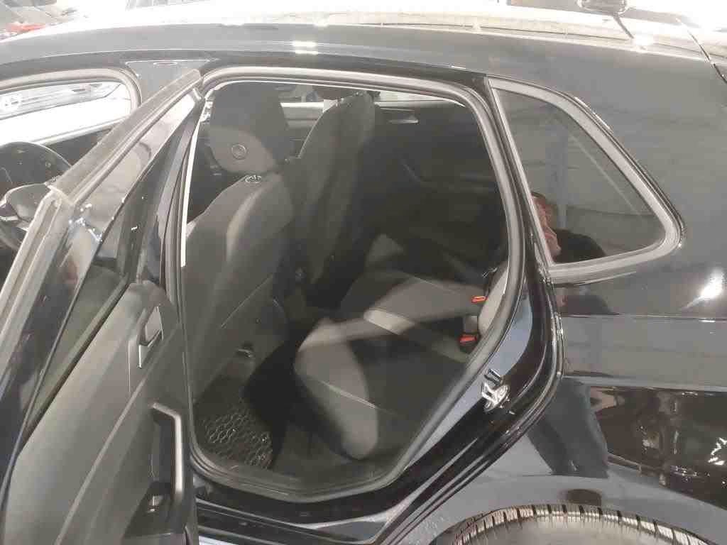 Volkswagen Polo 1.0 2023 6