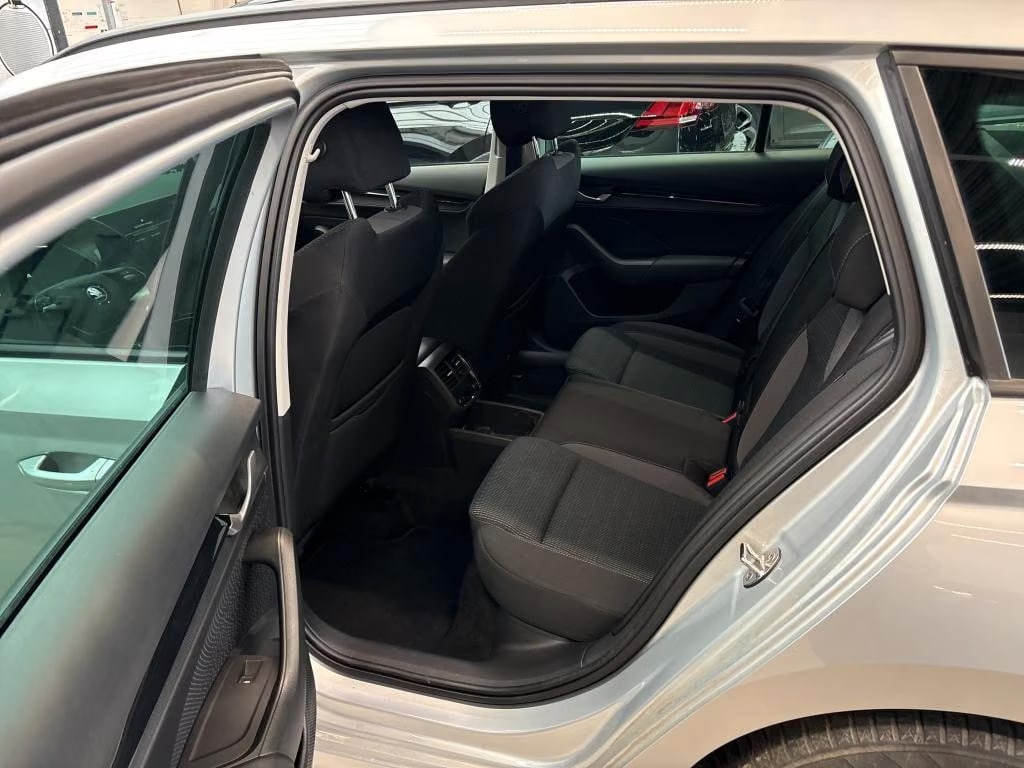 Skoda Octavia 2.0 2024 6