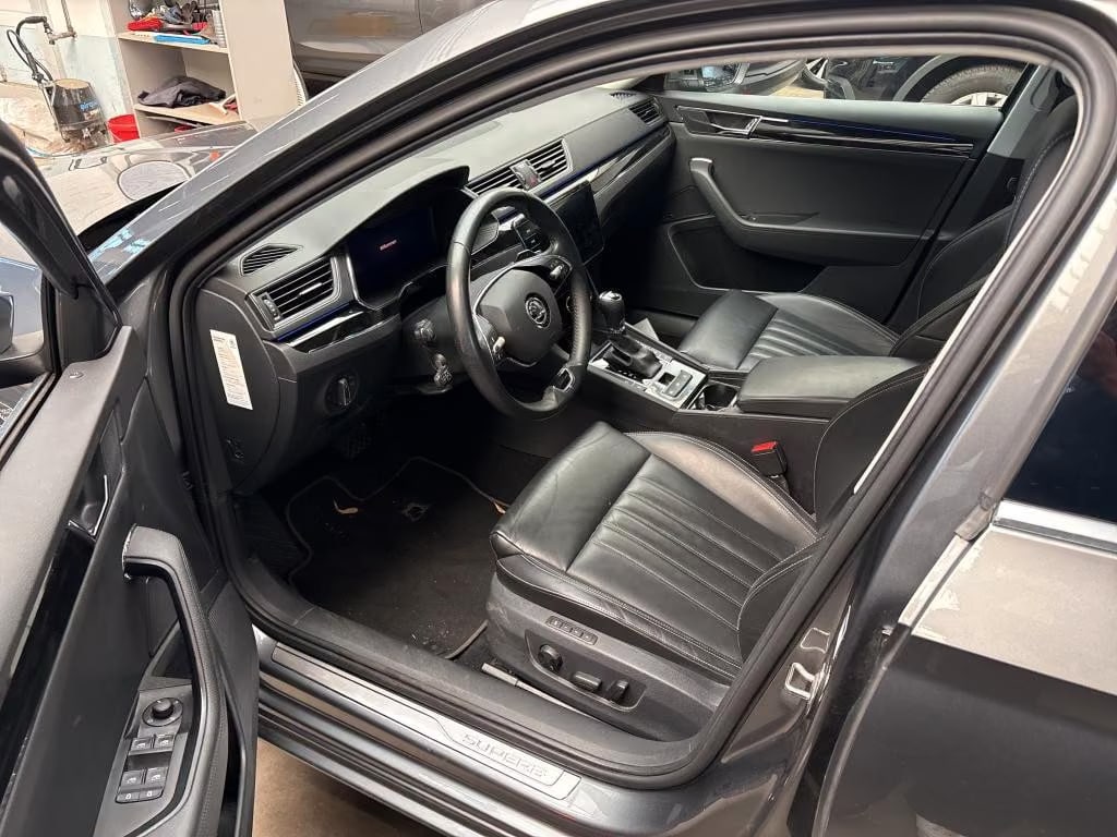Skoda Superb 2.0 2023 5