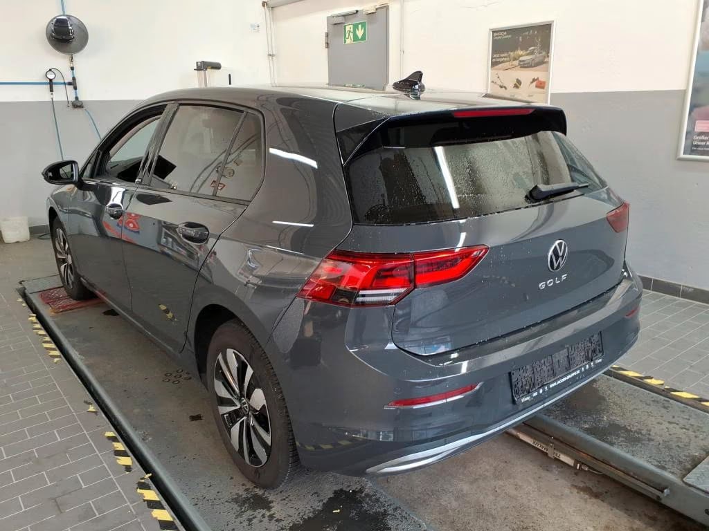 Volkswagen Golf 1.0 2024 3