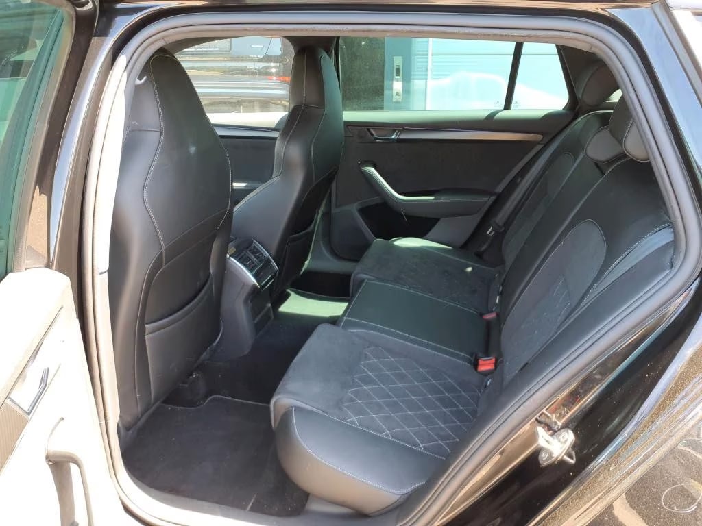 Skoda Superb 2.0 2023 6
