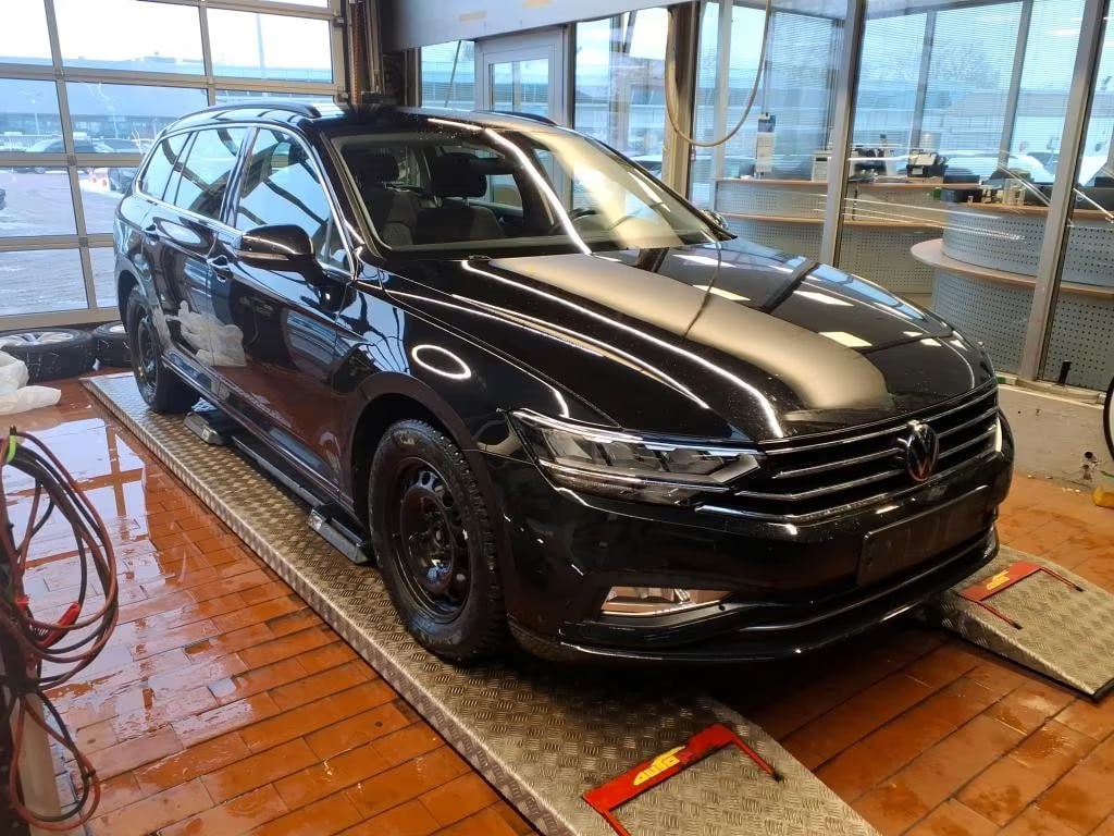 Volkswagen Passat Variant 2.0 2023 2