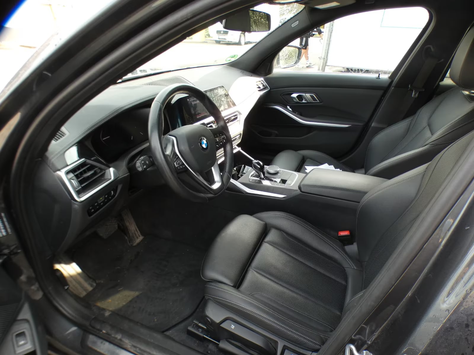 BMW 318 2.0 2022 10