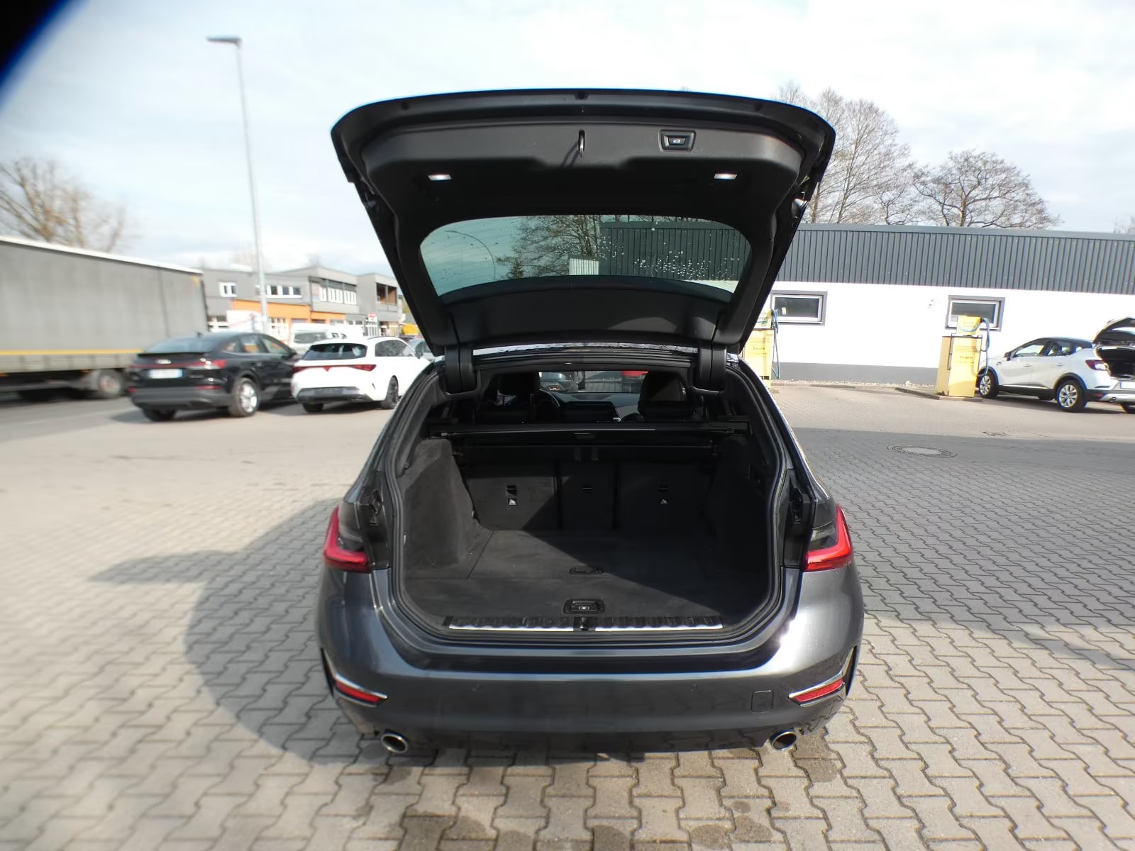 BMW 318 2.0 2022 12