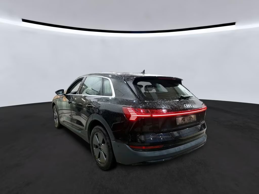 Audi e-tron 2022 3
