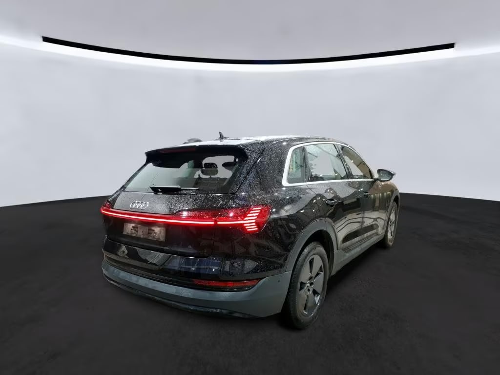 Audi e-tron 2022 4