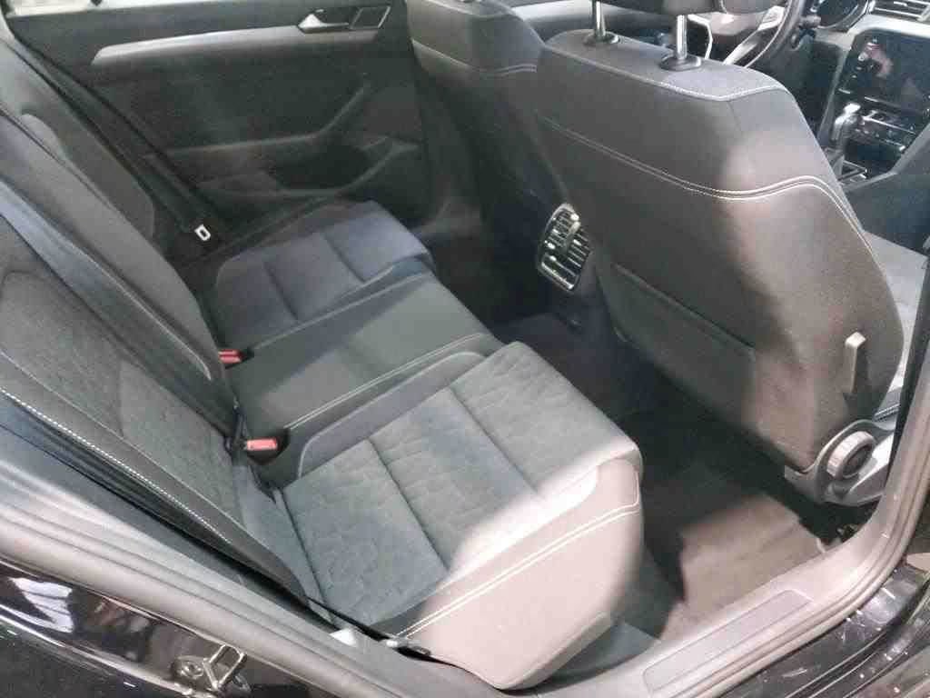 Volkswagen Passat Variant 2.0 2023 8