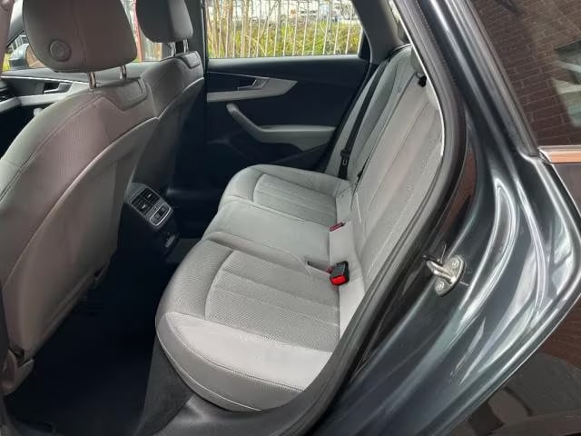 Audi A4 2.0 2022 5