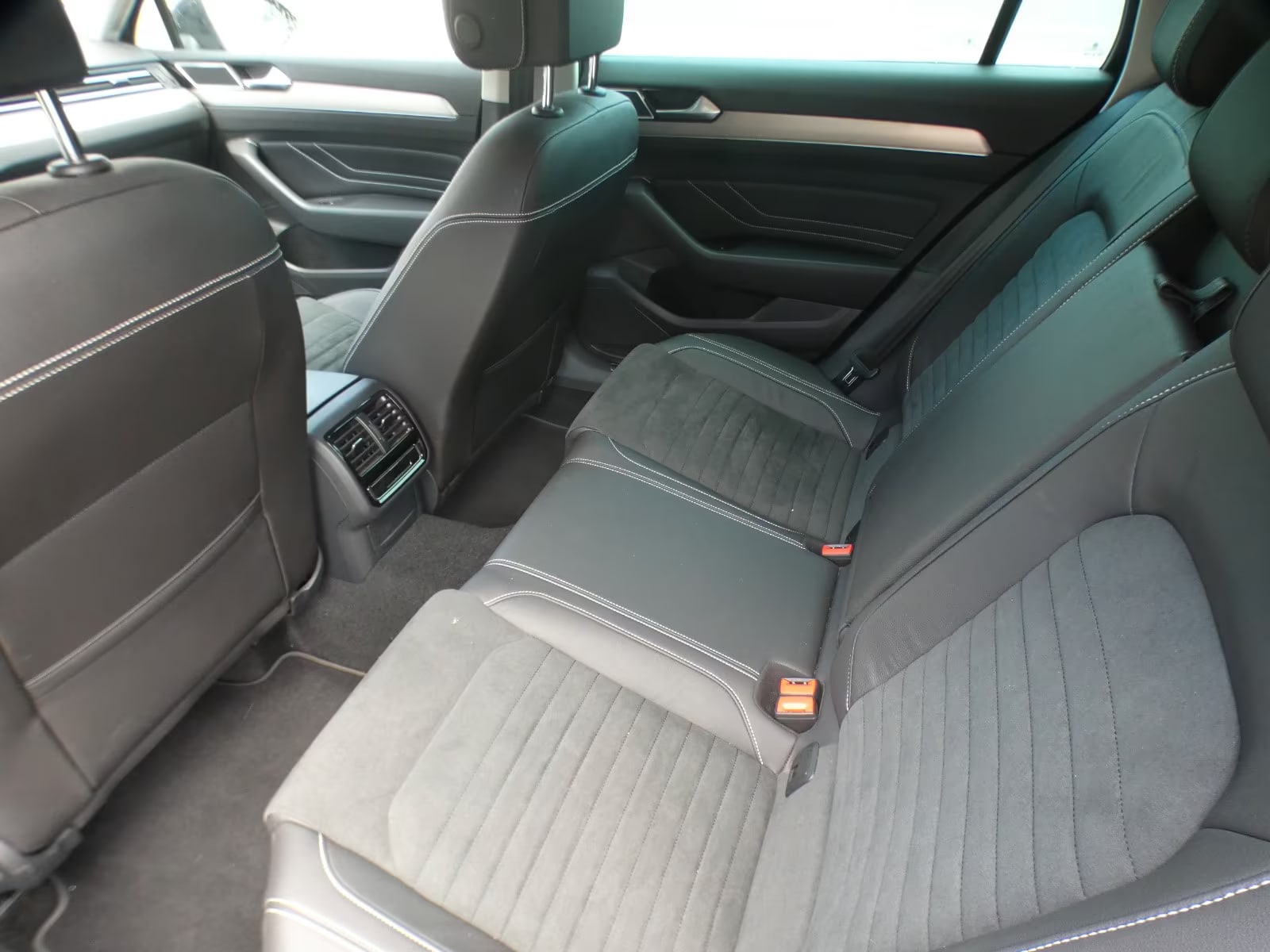 Volkswagen Passat Variant 2.0 2022 10