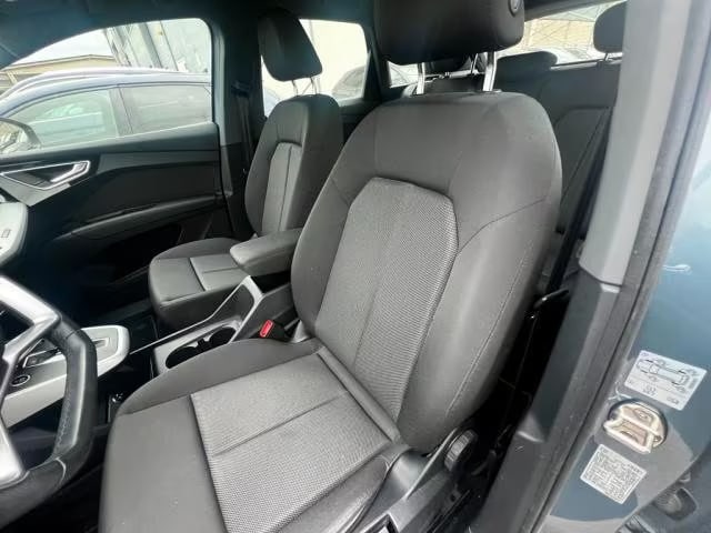 Audi Q4 e-tron 2023 5