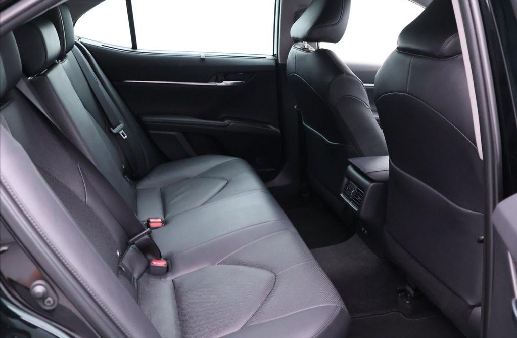 Toyota Camry 2.5 Hybrid 2021 14