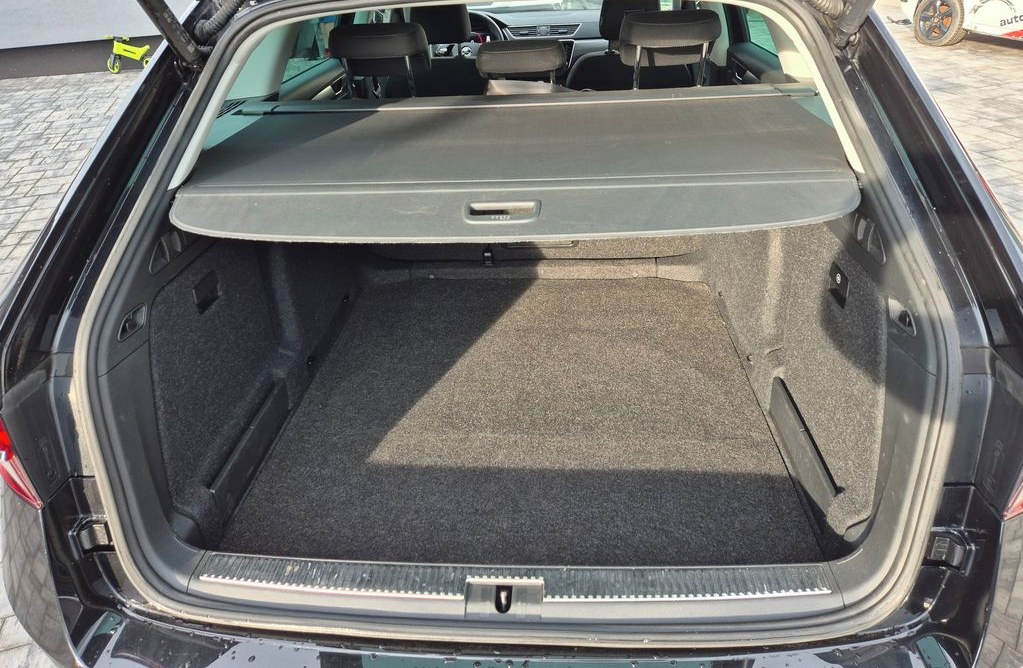 Škoda Superb 2.0 2023 12