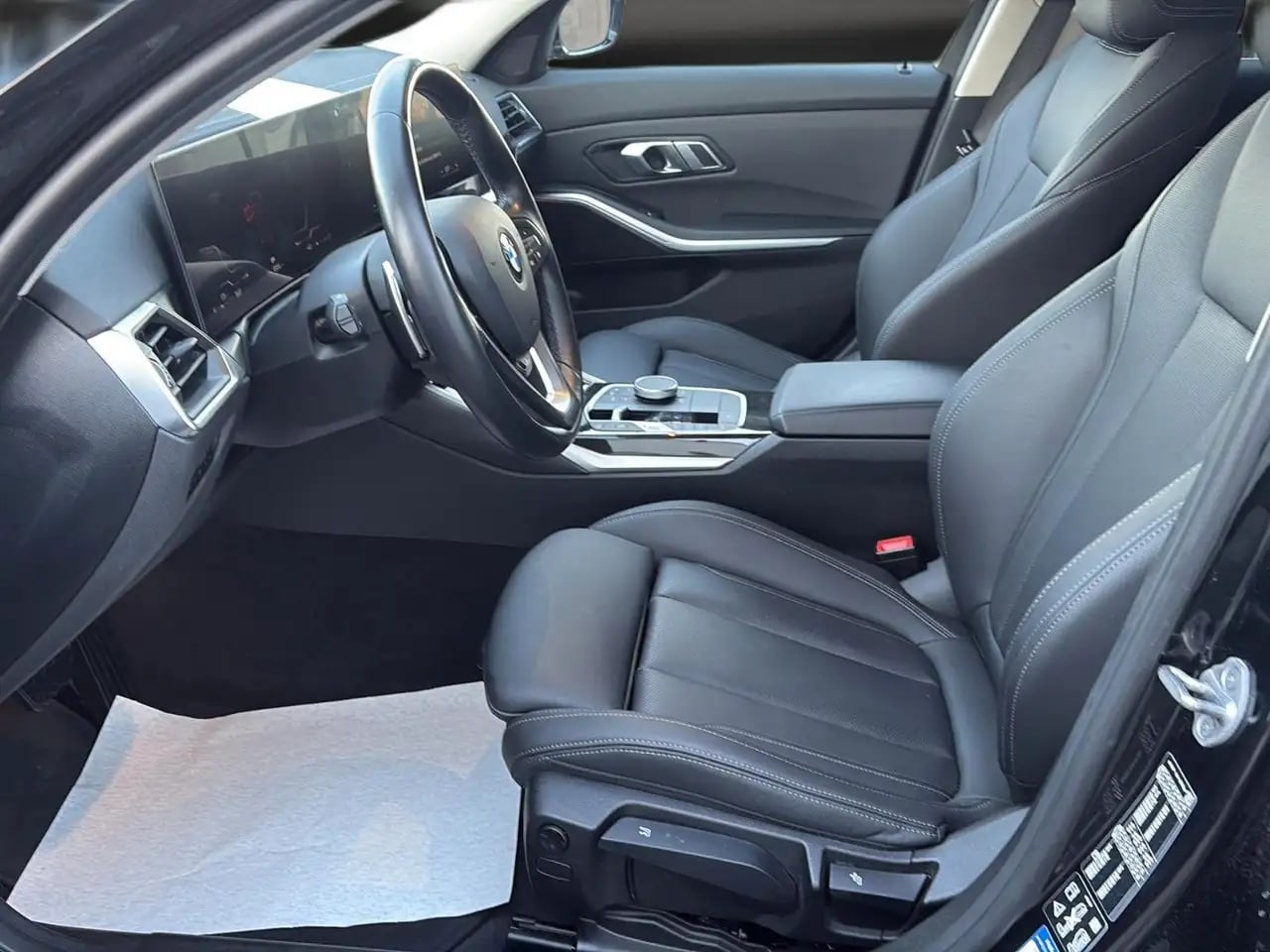 BMW 320 d xD Pano*STHZG*AHK*Kamera*ACC*Leder*LED 12