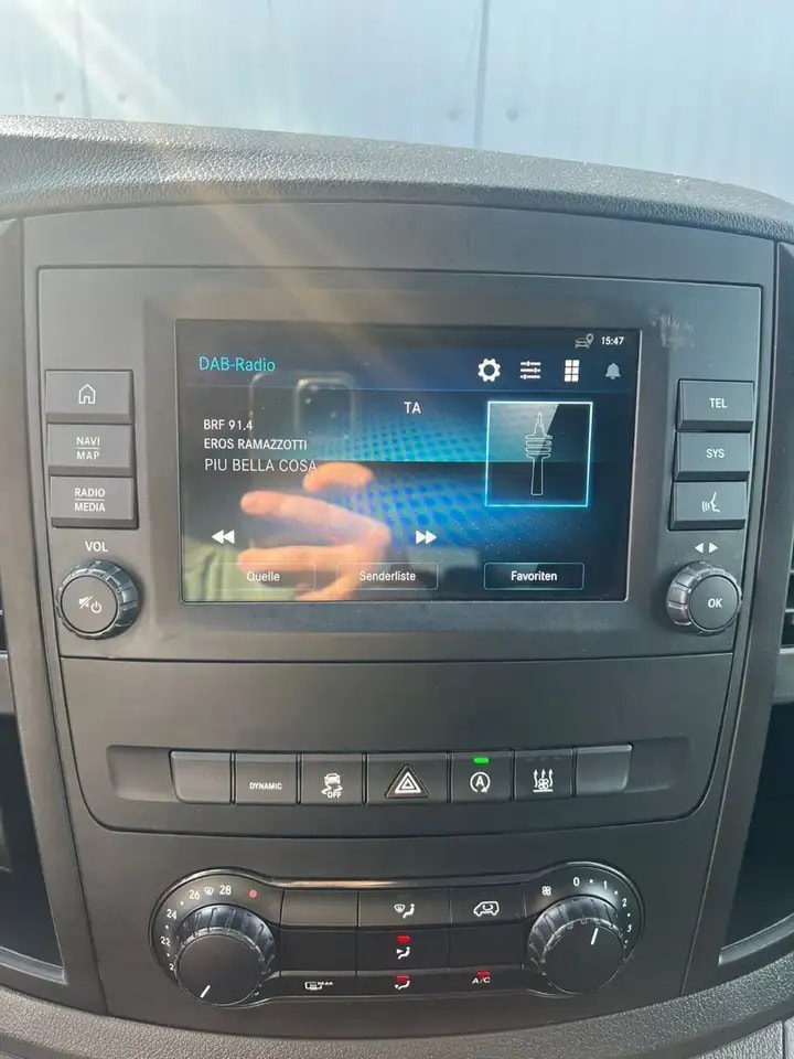Mercedes-Benz Vito 116 TOURER KOMPAKT NAVI KAMERA 8-SITZER AHK 17