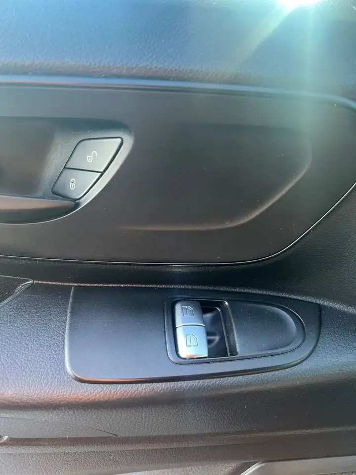 Mercedes-Benz Vito 114 LANG TEMPOMAT 2-SITZER WERKZEUGSCHRÄNKE 17