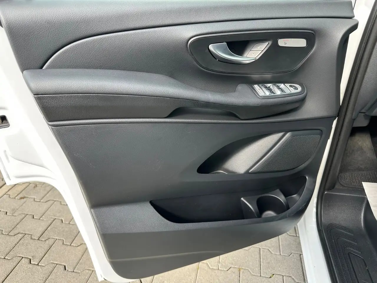 Mercedes-Benz V 220 LANG 9G-TR WEBASTO NAVI MBUX KAMERA 7-SITZ 17