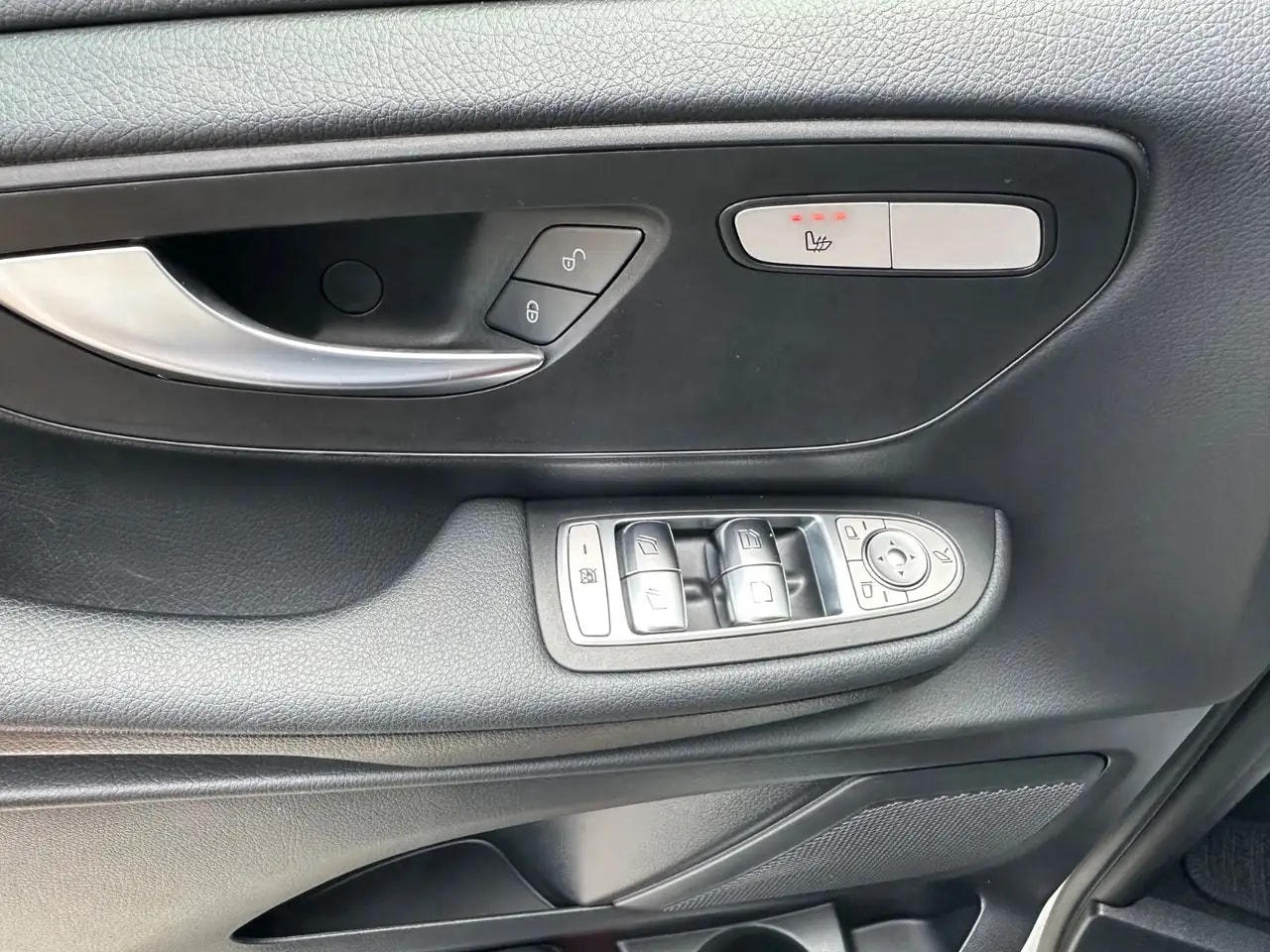 Mercedes-Benz V 220 V220 d LANG 4M 9G WEBASTO NAVI MBUX AHK 7-SITZER 9