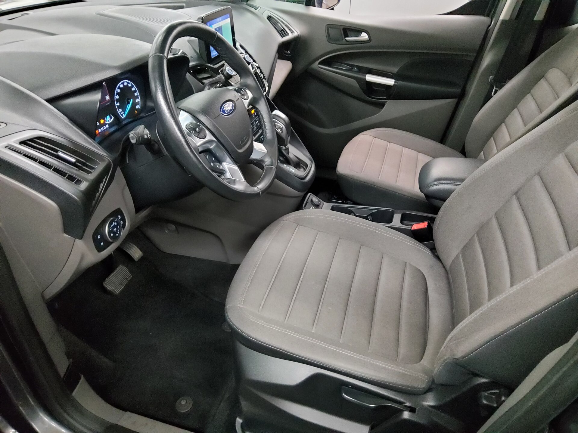 Ford Tourneo Connect 1.5 TDCi Titanium 7 Sitzer Navi 8
