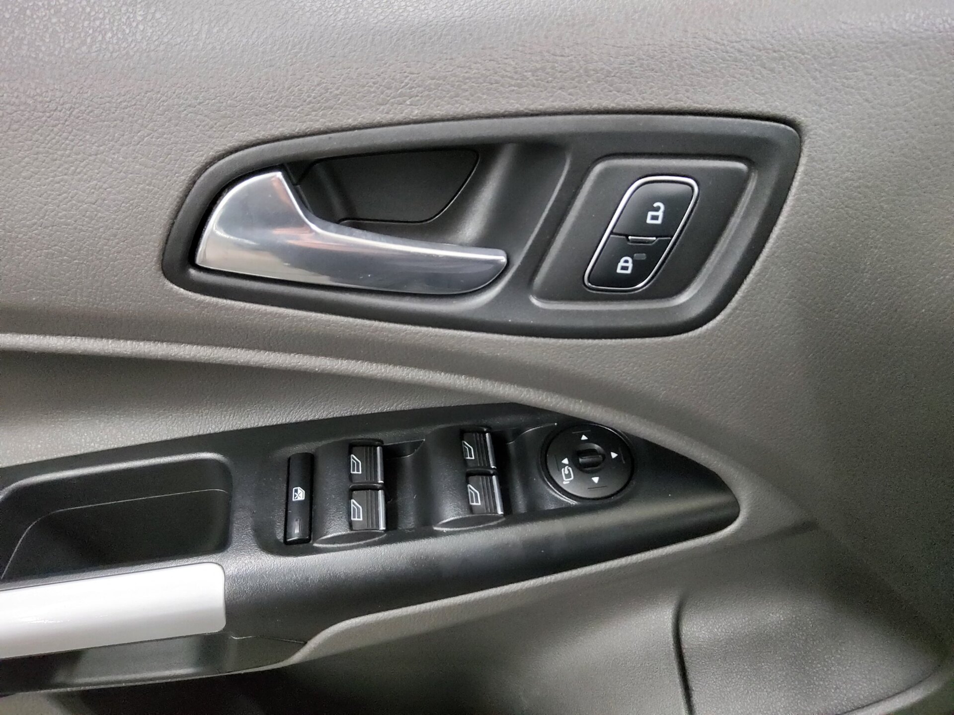 Ford Tourneo Connect 1.5 TDCi Titanium 7 Sitzer Navi 9