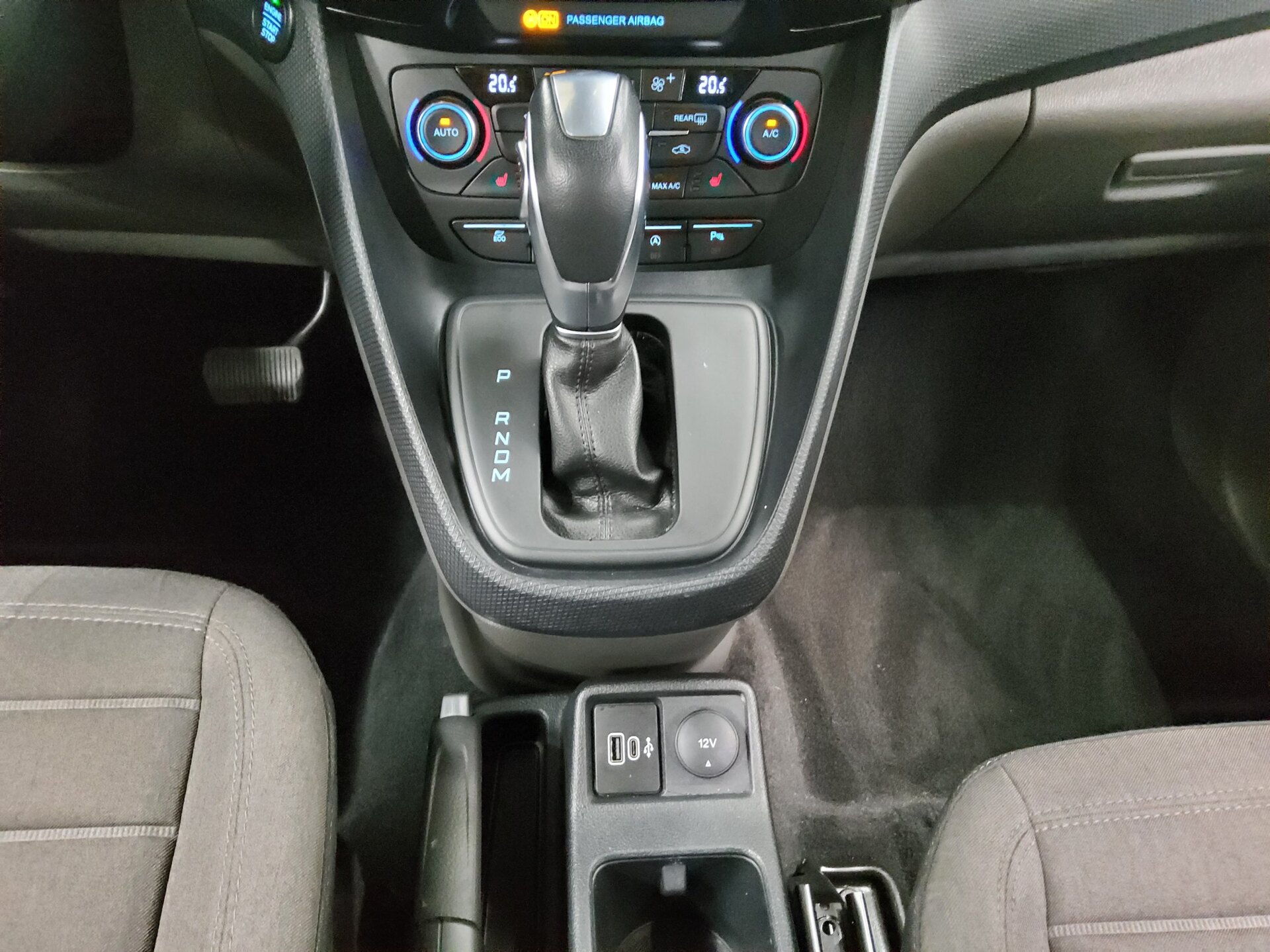 Ford Tourneo Connect 1.5 TDCi Titanium 7 Sitzer Navi 6