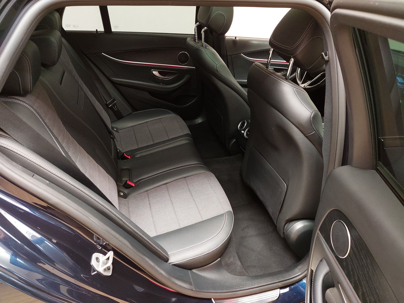 Mercedes-Benz E 300 T de AMG-Line AMG-LINE NAVI KLIMAAUT LED RADIO 12