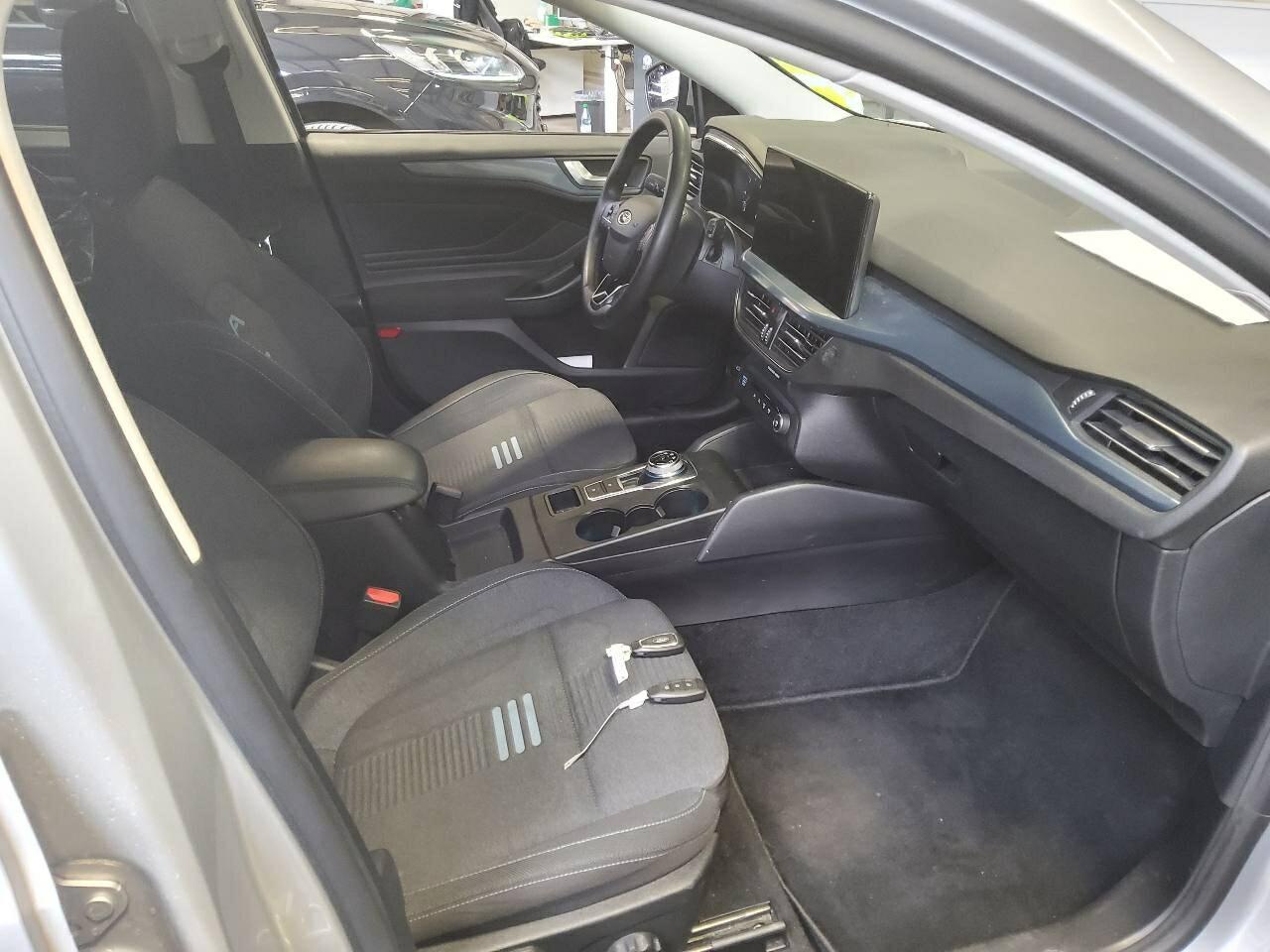 Ford Focus Turnier 1.5 EB Active Navi LED AHK PDC SHZ 3