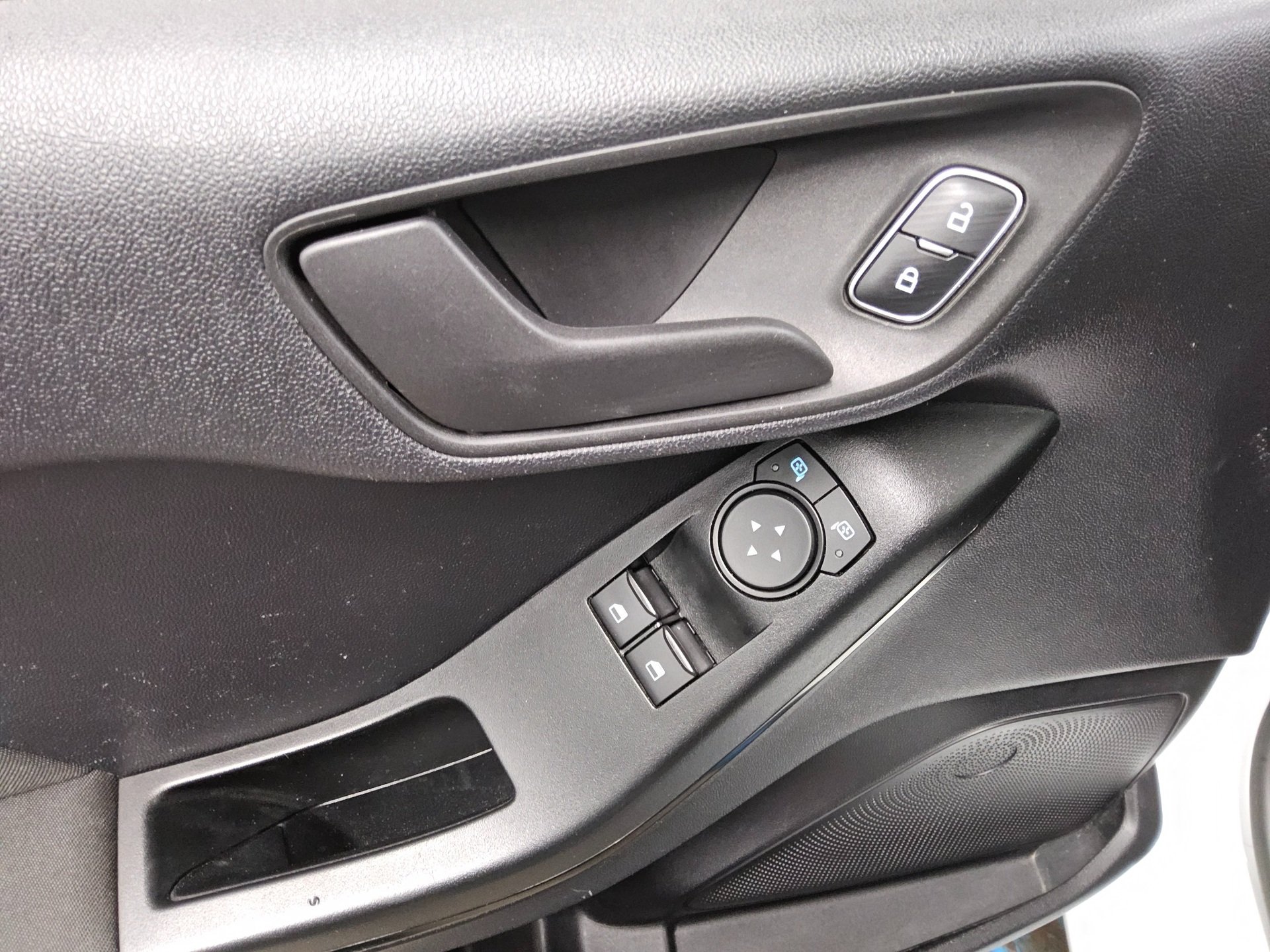 Ford Fiesta 1.1 Cool&Connect Navi LED 9