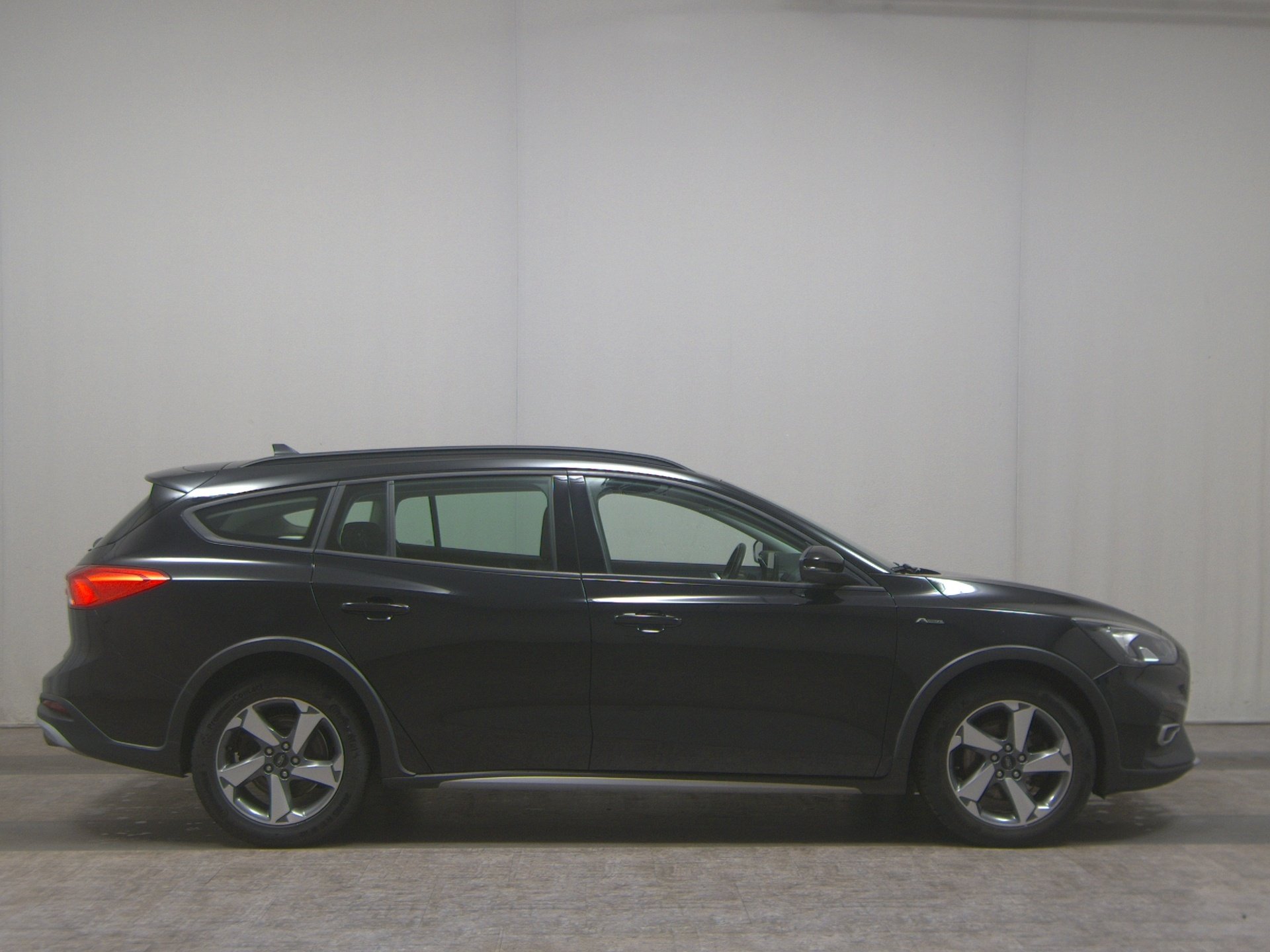 Ford Focus Turnier 1.5 EB Active Navi LED B&O PDC Shz