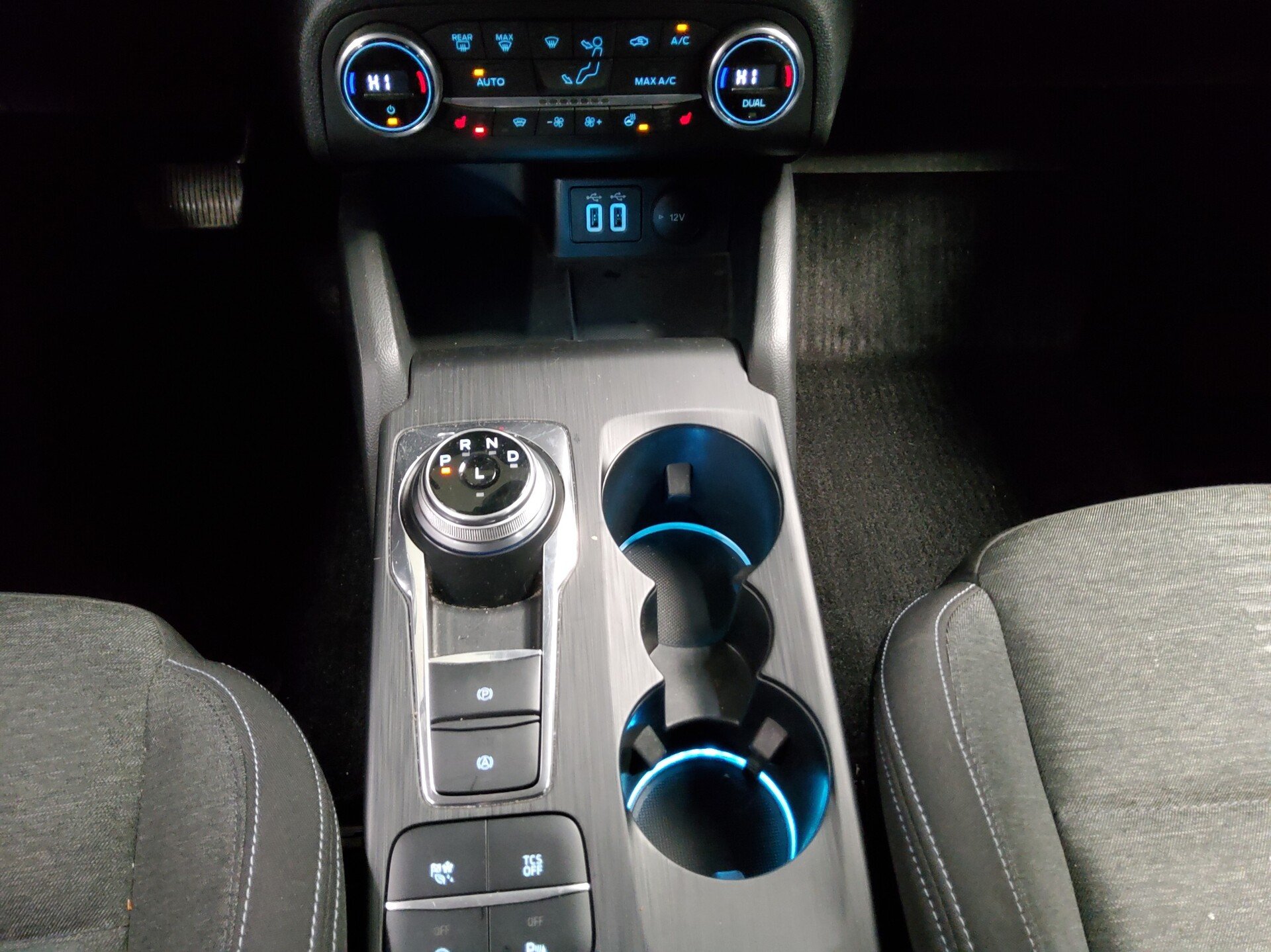 Ford Focus Turnier 1.5 EB Active Navi LED B&O PDC Shz 6