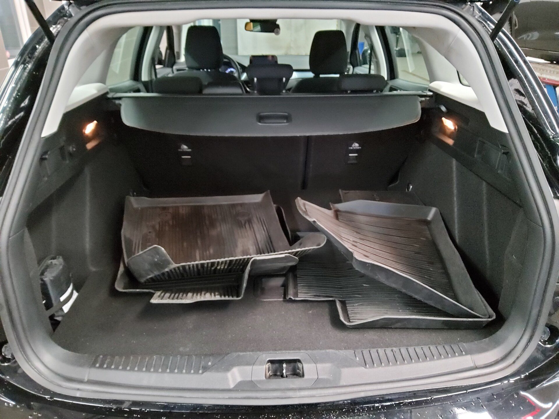 Ford Focus Turnier 1.5 EB Active Navi LED B&O PDC Shz 12