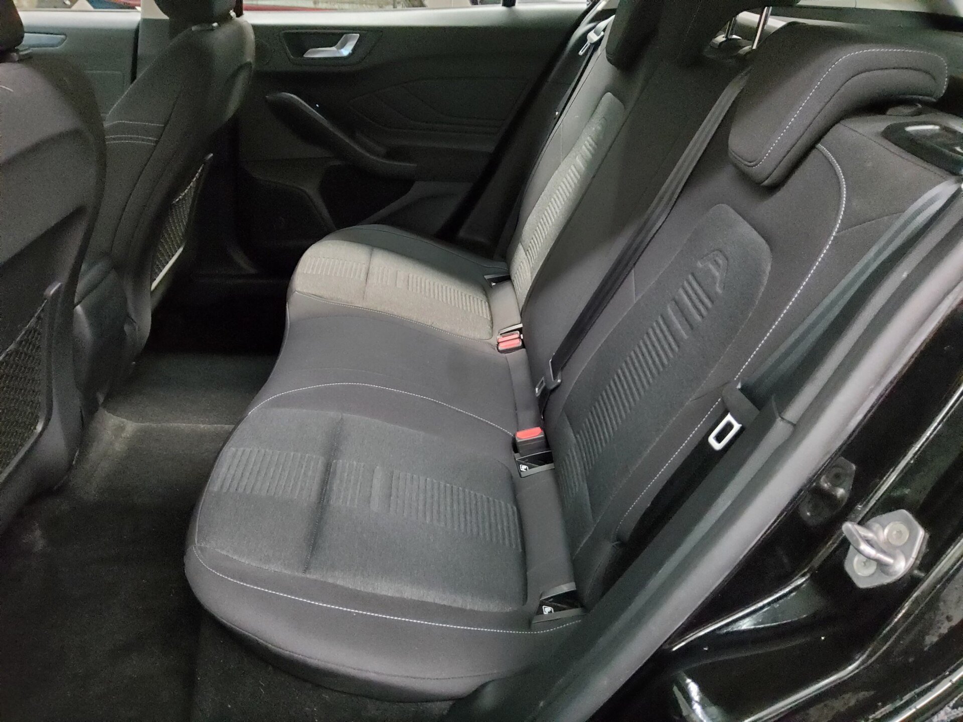 Ford Focus Turnier 1.5 EB Active Navi LED B&O PDC Shz 13