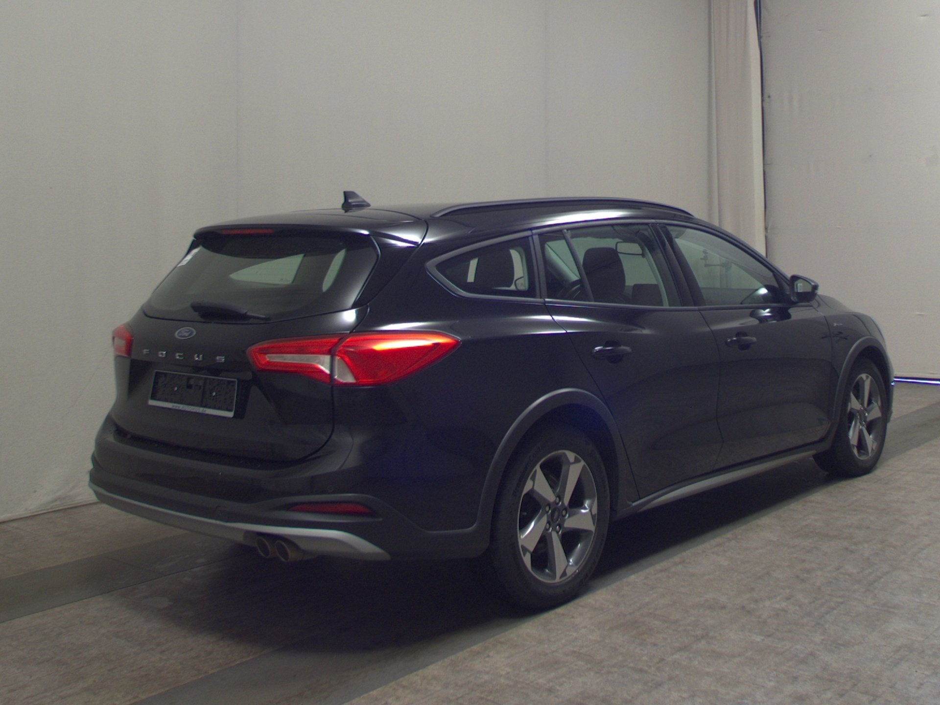 Ford Focus Turnier 1.5 EB Active Navi LED B&O PDC Shz 4