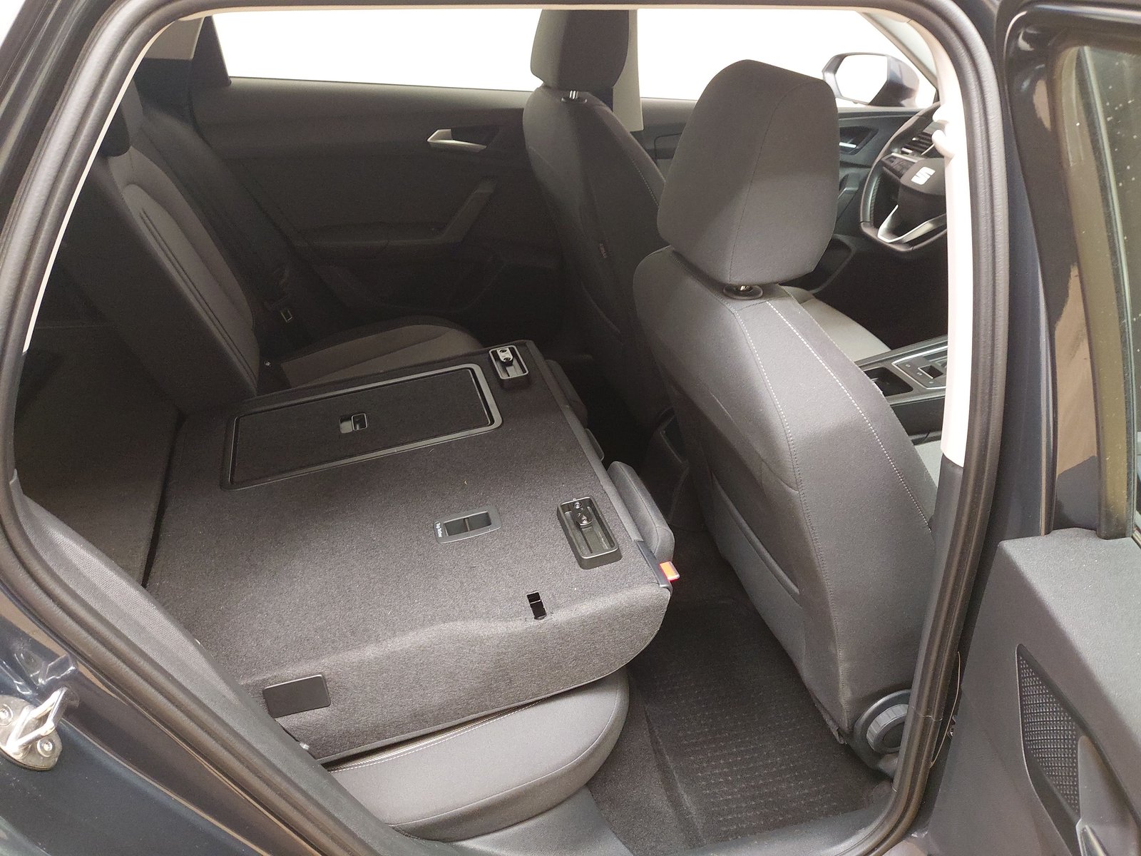 Seat Leon Sportstourer 2.0 TDI Style NAVI LED SHZ ACC LENKRADHZG 11