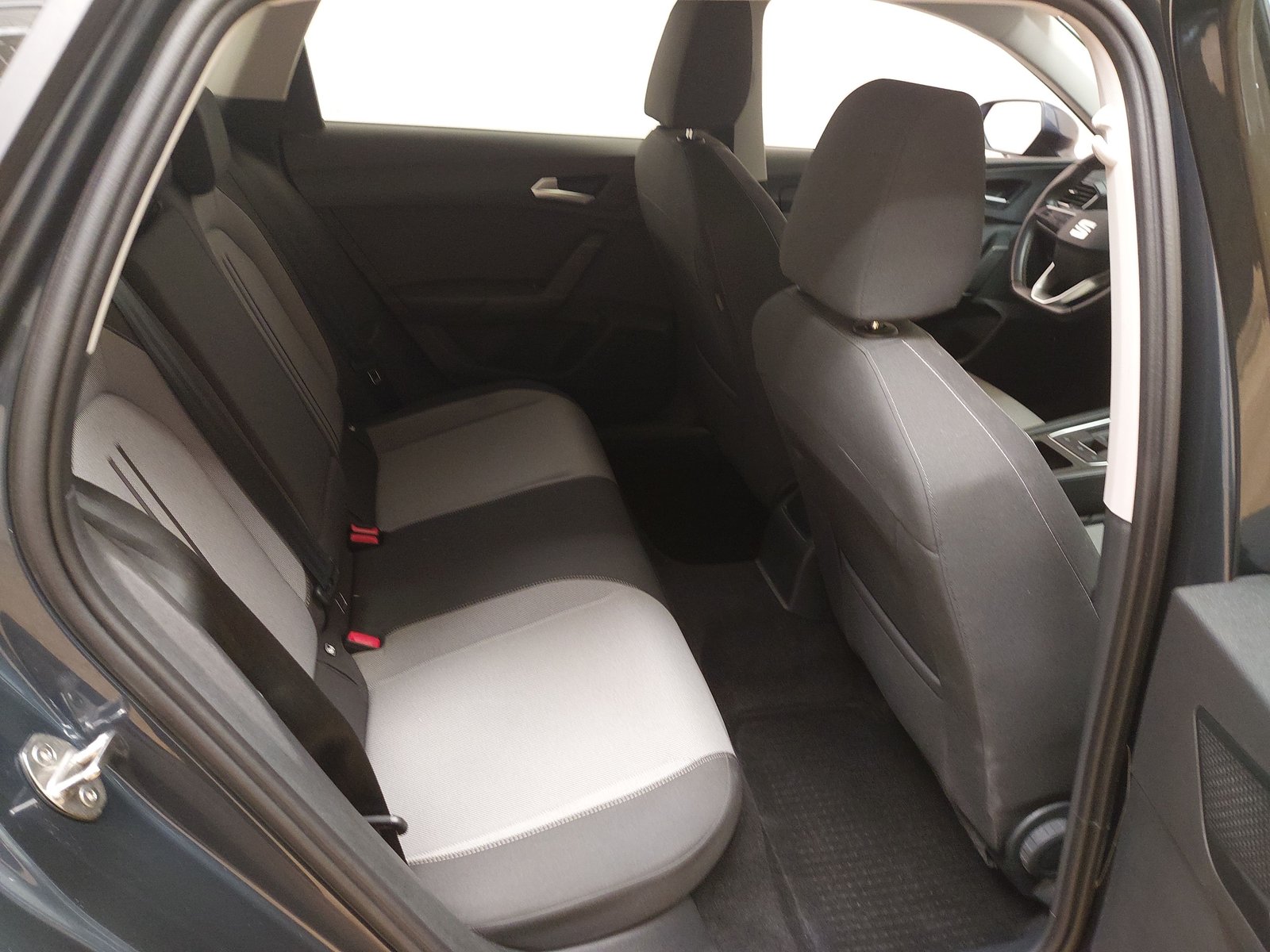 Seat Leon Sportstourer 2.0 TDI Style NAVI LED SHZ ACC LENKRADHZG 12