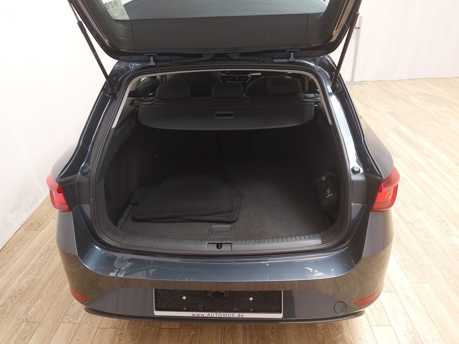 Seat Leon Sportstourer 2.0 TDI Style NAVI LED SHZ ACC LENKRADHZG 15